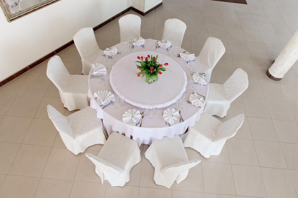Hotel & Restauracja Okraglak Chęciny 外观 照片
