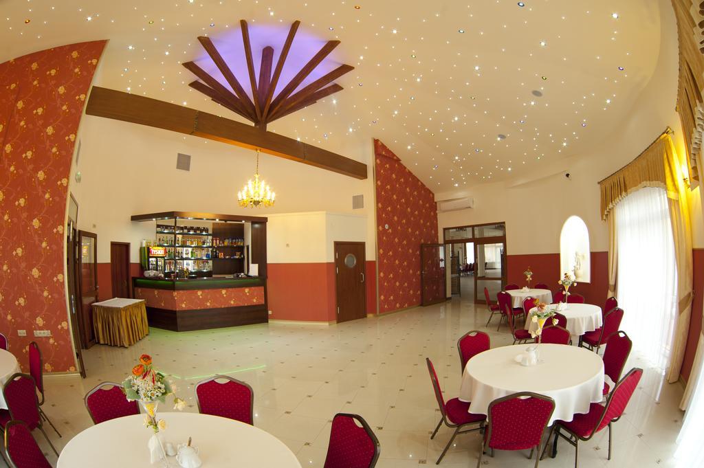 Hotel & Restauracja Okraglak Chęciny 外观 照片