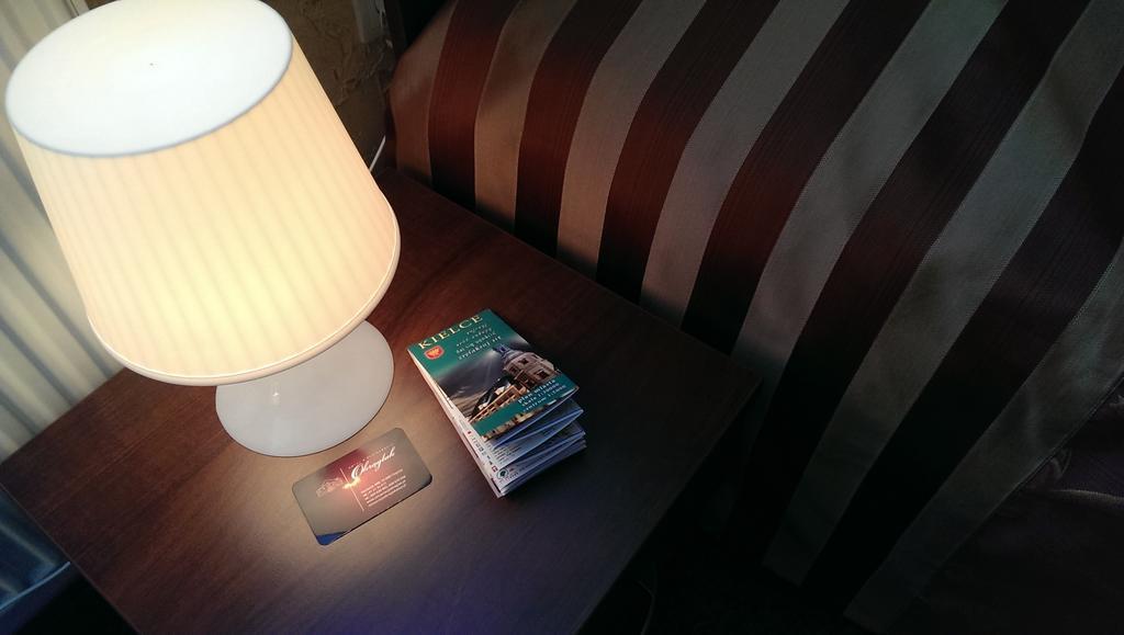 Hotel & Restauracja Okraglak Chęciny 客房 照片