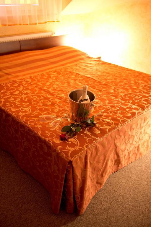 Hotel & Restauracja Okraglak Chęciny 客房 照片