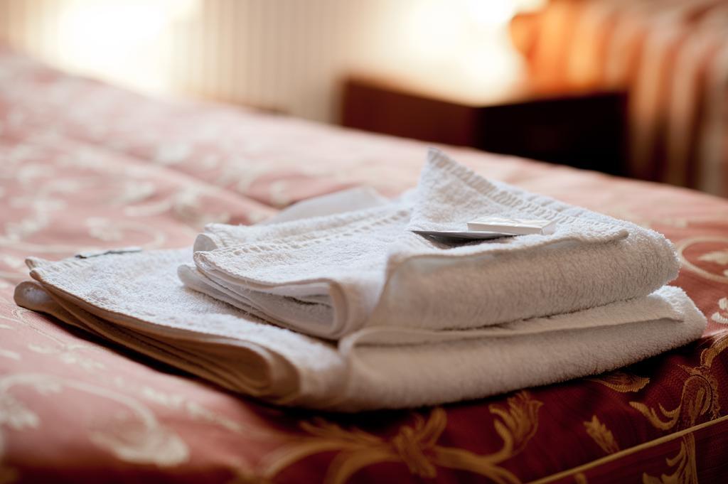 Hotel & Restauracja Okraglak Chęciny 客房 照片